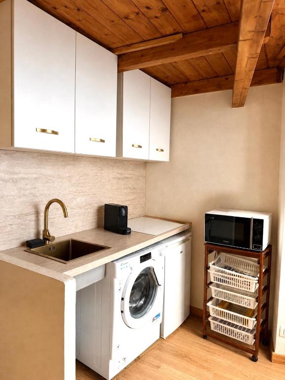Kalma - Central Wooden Loft - Bed and Breakfast Cagliari
