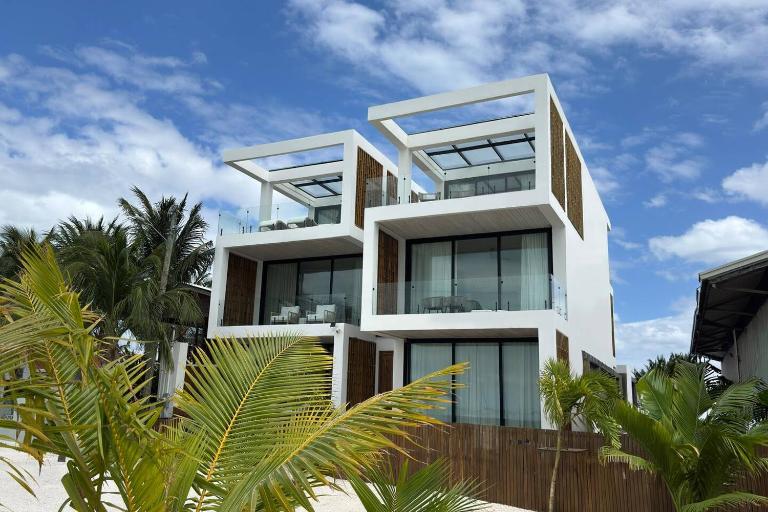 LuxVilla Modern Beachfront in the Village - Ferienwohnung Caye Caulker