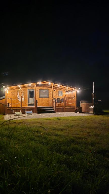 Studniarskie Zacisze - domek Sunny - Chambres d'hôtes Borzechowo