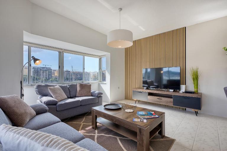 Seafront 2BR 2BA - Yacht Marina and Valletta Views - B&B Ta’ Xbiex
