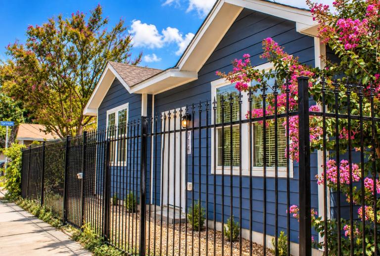 The Blue Bird House- minutes from Riverwalk - B&B San Antonio