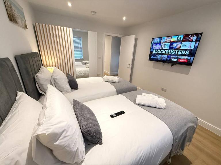 Sale Road Serviced Apartments Near Airport & Trafford Centre - Ferienwohnung Wythenshawe