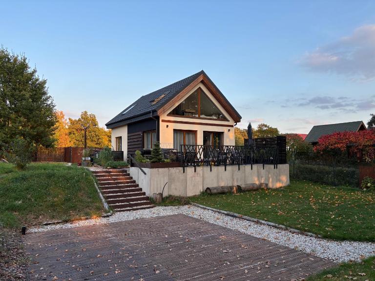 Dom nad jeziorem z banią i tarasem - B&B Drzewoszewo