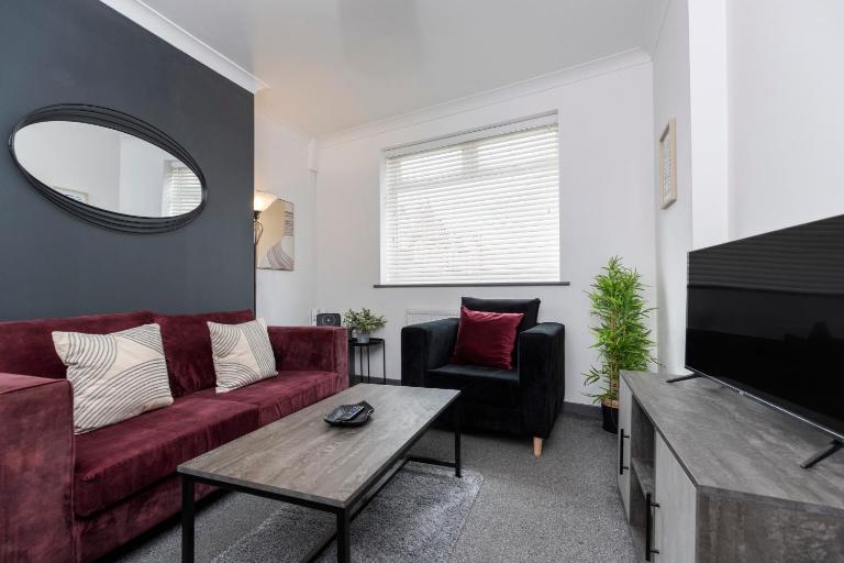 3 Bedroom House With 2 Bathrooms Near Town Centre - B&B Darlington