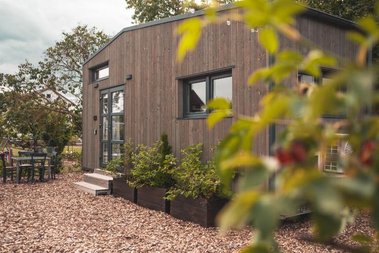 KE-Tiny Siedlung mit Sauna Haus Charlie - B&B Oerlenbach