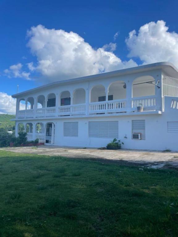 Montecielo Mountain View Near Beach & Airport has Water Reserve - B&B Canovanas