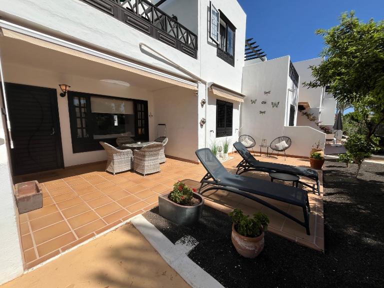 Casa Mo, 2 bedroom apartment close to the beach - Bed and Breakfast Puerto del Carmen