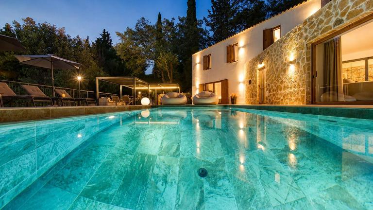 Domenico Morani Luxury Villa Concept with private pool by DadoVillas - B&B Gastoúri