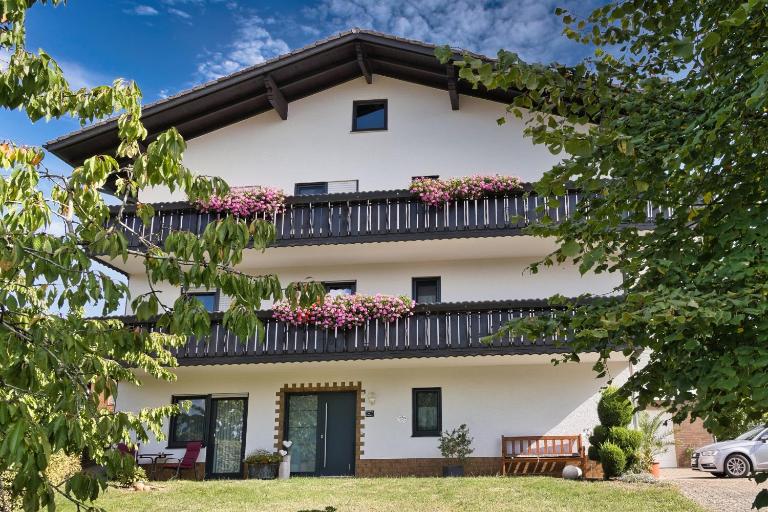 Ferienwohnungen Am Limespfad - B&B Hesselbach
