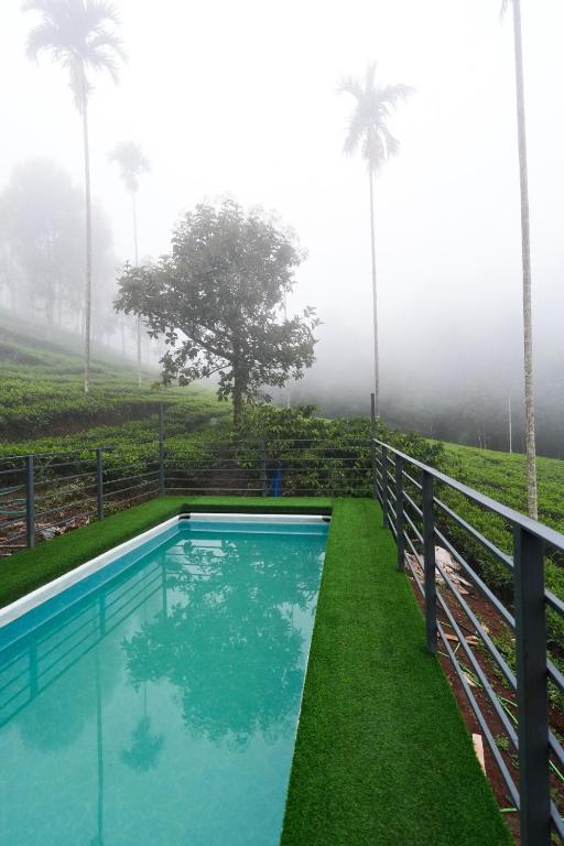 The90sVilla - Pool Amidst Tea Gardens - B&B Pinangot