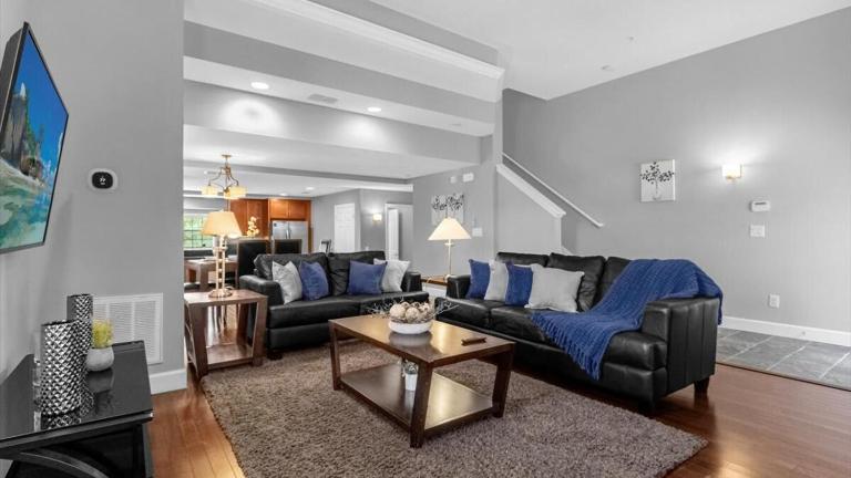 Sunny Summer Stay - Renovated TownHome by Disney! - Chambres d'hôtes Orlando