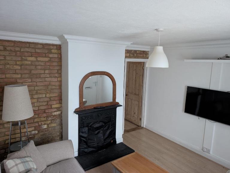 Cosy Home in Maldon, Free WiFi & Free Parking - Fambridge House by Stays Accommodation - Long Stays Welcome - B&B Maldon