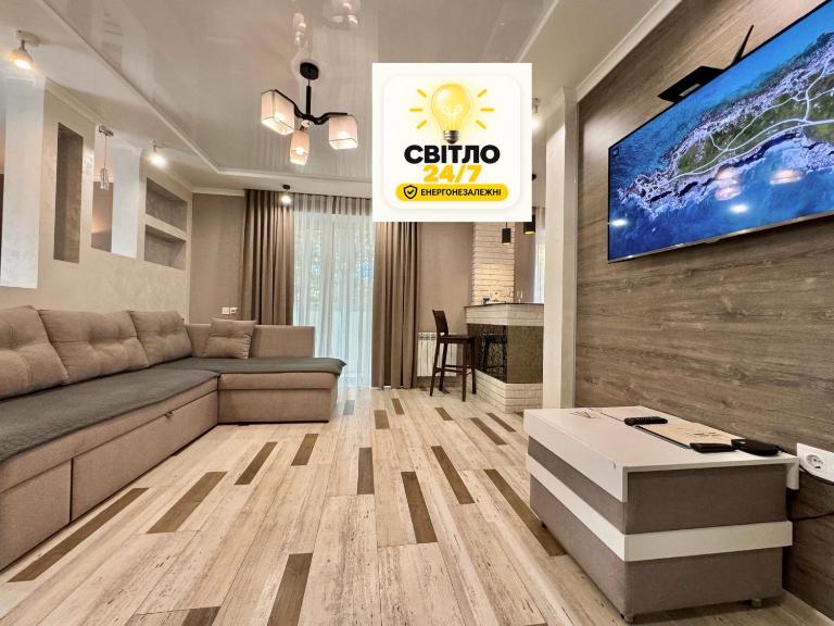 СВІТЛО ЗАВЖДИ ApartPoltava Розкішна студія з КУТОВОЮ ВАННОЮ, 1-й будинок біля Корпусного парку, ПАНОРАМНИЙ балкон - B&B Poltava