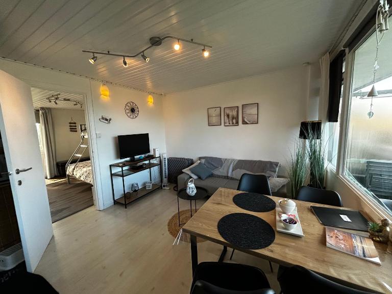 Ohana - Appartement à 1km de la plage avec parking gratuit , balcon,tennis et parc enfant - B&B De Haan