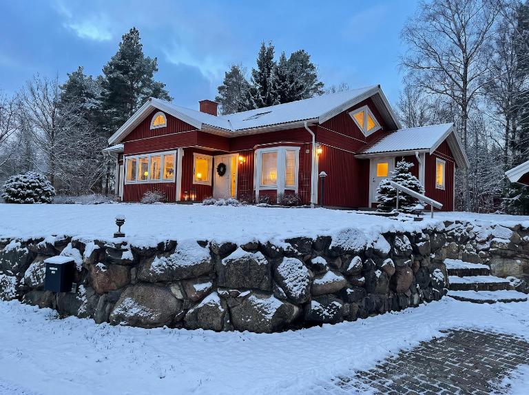 Architectural Villa with 3 Fireplaces Countryside - B&B Knivsta