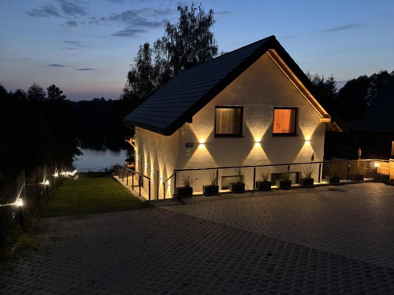 Mazurski Dom nad jeziorem z prywatną plażą i sauną - B&B Szczytno