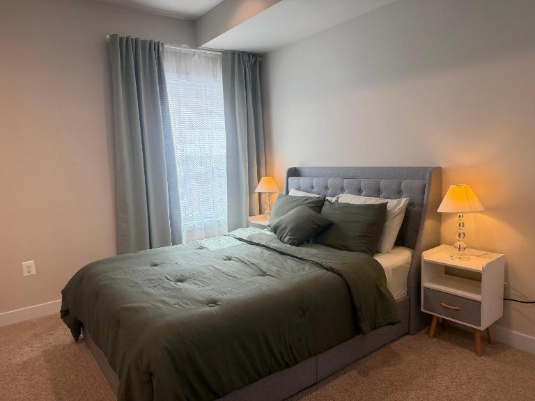 Private 2BR Apartment - Free Off Street Parking, Fast Wi-Fi & Laundry - B&B Washington D.C.
