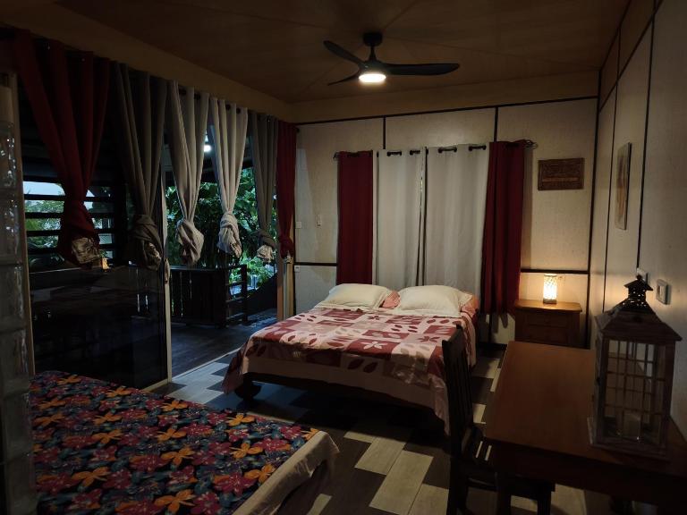 Teva's Tahiti Stay - Near Tahiti Airport - B&B Faaa