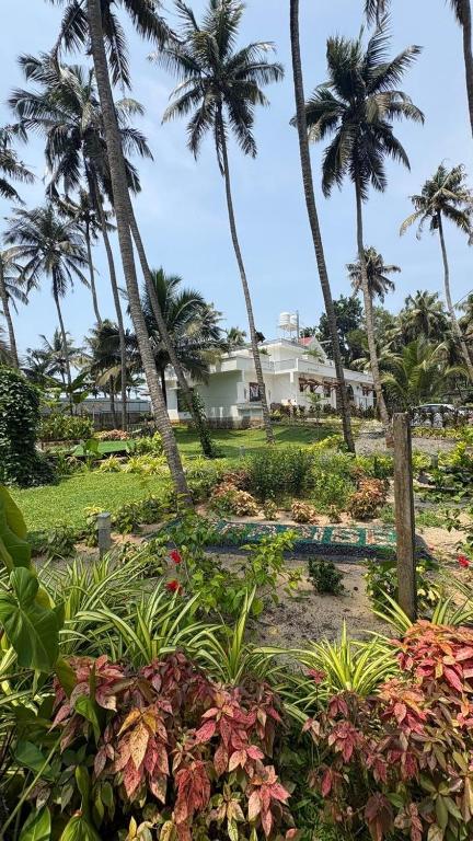 Paradise Beach Villa 3BR Luxury Seaview - B&B Kaipamangalam