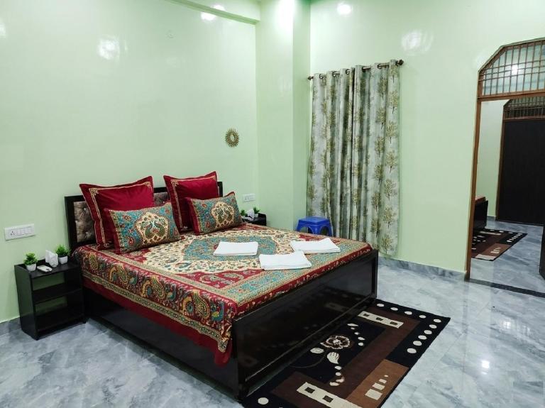 Srimanta Sankardev Sadan - Ram Mandir Visible From Terrace - B&B Ayodhya