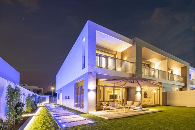 Luxe 6BR Semi-Detached Villa Steps from the Lagoon - Chambres d'hôtes Dubaï