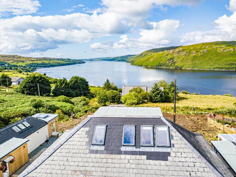 4 BR Luxury Seaview Cottage By Fairy Pools with Hot Tub SH2 - B&B Carbost