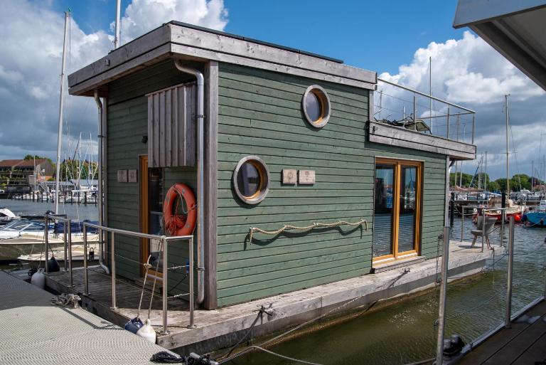 Hausboot Alma - B&B Schleswig