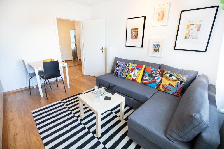 Urban Smart Living near Basel SBB & City Center - Special PICCO PICASSO 51 Apartment, up to 4 guests - B&B Basel