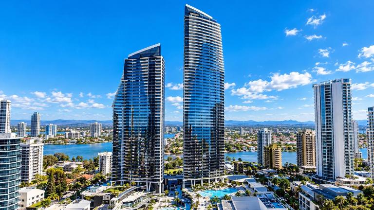Mantra Circle on Cavill 3 Bedroom 2 Bathroom ocean and river views - B&B Gold Coast
