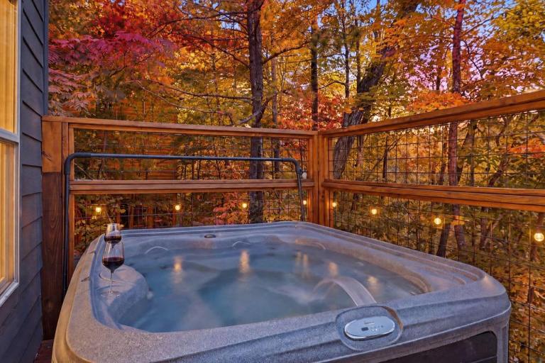 Green & Black Bear Cabins By Beyond Expectations - B&B Sevierville