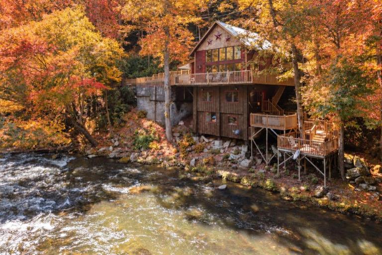 Hideaway at the River by Beyond Expectations - B&B Sevierville