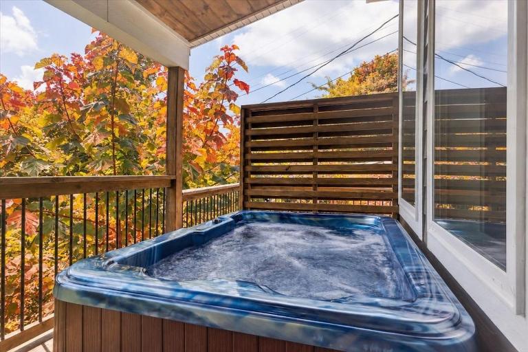 Mountain View Beauty by Beyond Expectations - Bed and Breakfast Gatlinburg