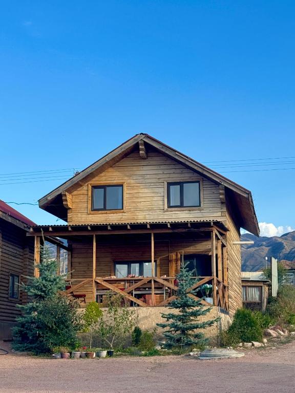 Eco House Chynar - Bed and Breakfast Kadzhi-Say