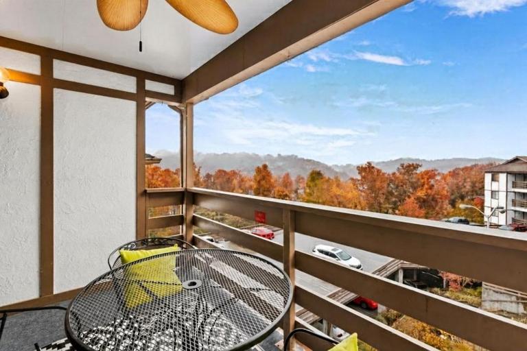 Turkey Nest by Beyond Expectations Renovated 2BR - B&B Gatlinburg