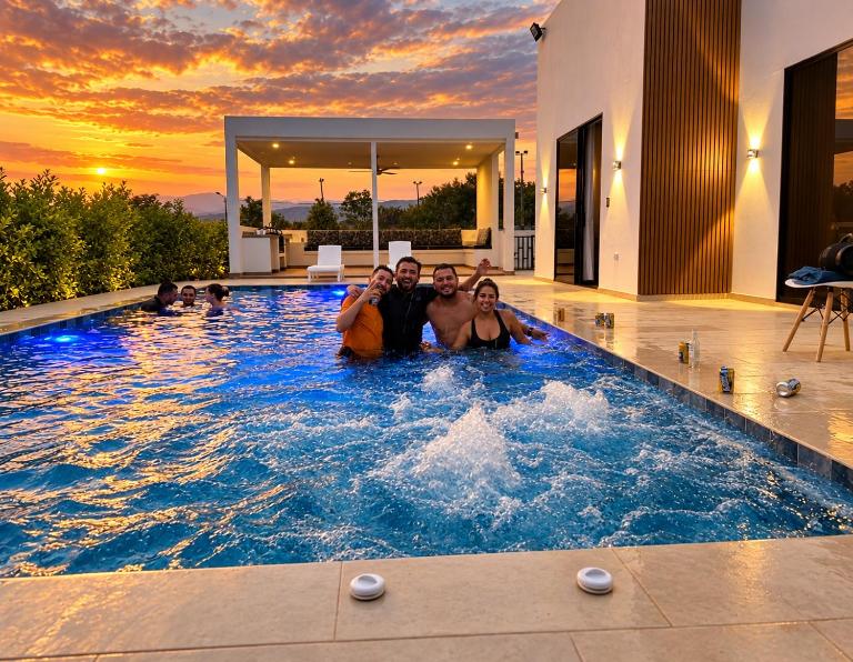 Villa privada para 20 huéspedes con piscina y jacuzzi - B&B Carmen de Apicalá