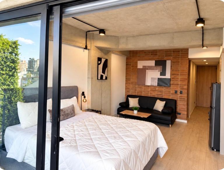 Modern Studio with Balcony in El Polo Near Parque El Virrey - Chambres d'hôtes Bogota