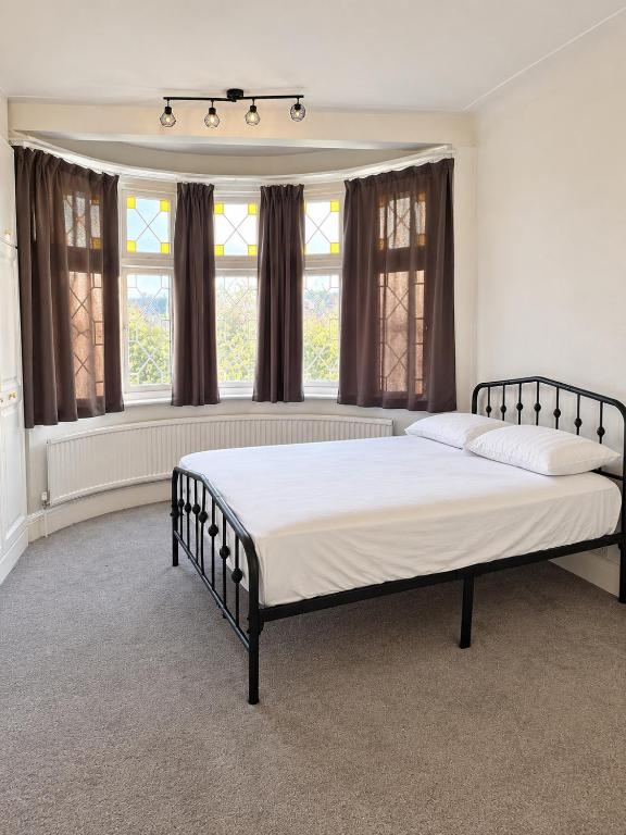Shared Room in Essex London - Chambres d'hôtes Chigwell