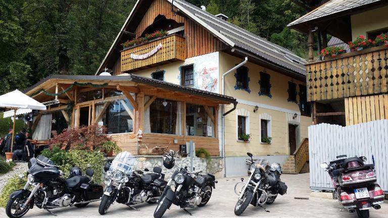 Slovenian Traditional Guest House - B&B Begunje na Gorenjskem