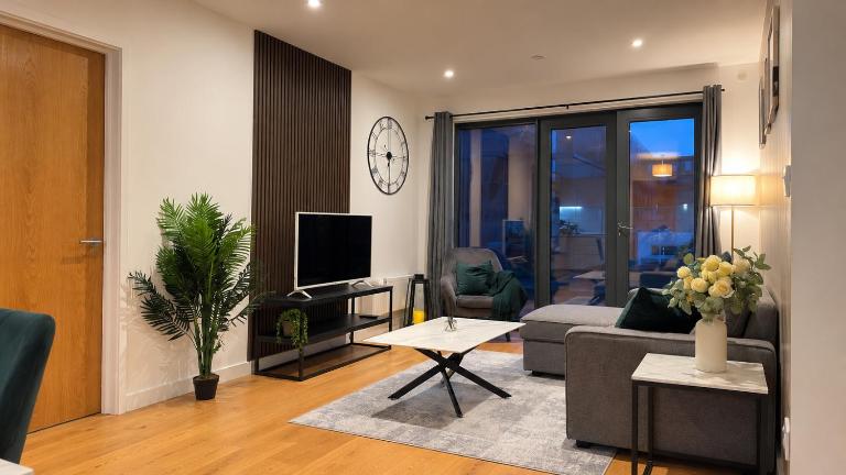 Luxury Central Apartment at The Axium, 2B, 2B with En Suite, 5 Min Walk to Mailbox and New Street Station - B&B Birmingham