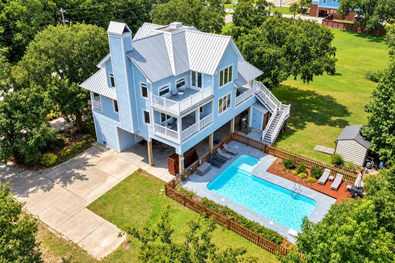 Luxury Beachside Haven with Pool and Elevator - B&B Long Beach