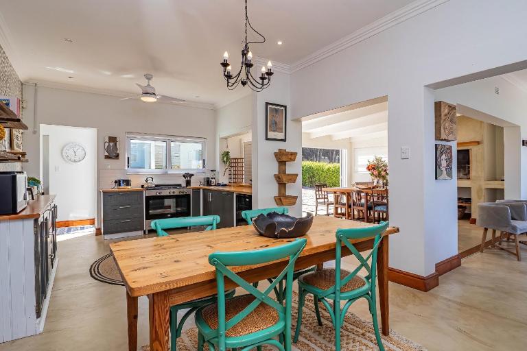 78 Beach Road Oceanfront With Pool Sleeps 8 - B&B Kleinmond