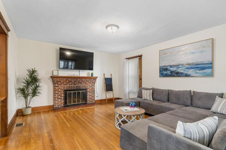 3BR Gem, 10 min to Yale, walk to Tweed - B&B New Haven