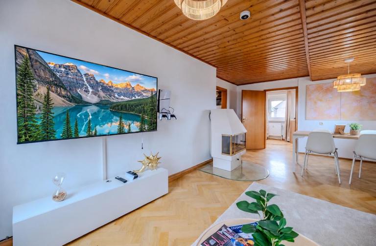 Cosmic Living Modern with Smart TV, Parking & Self Check-In - B&B Zwickau