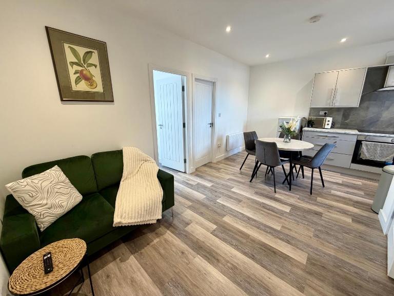2 Bed Preston City Centre Flat - Sleeps 4 - 1 Free Parking Space - B&B Preston