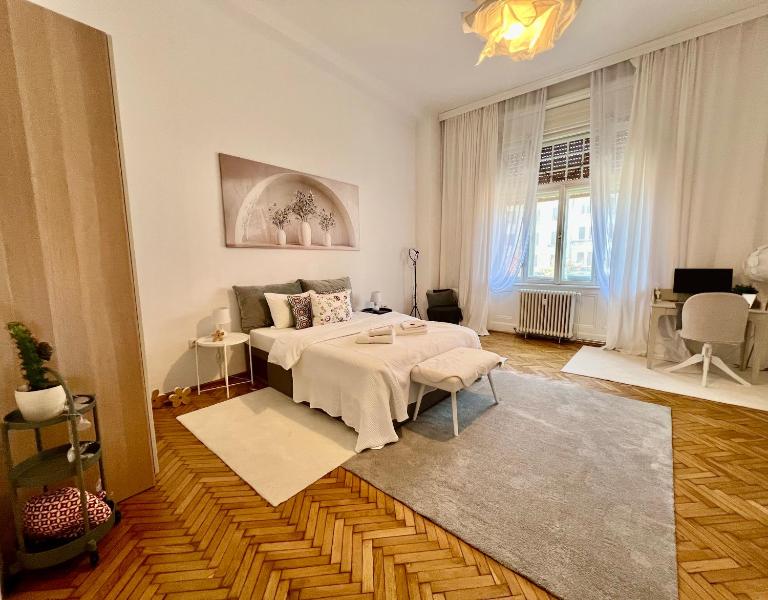 Breathtaking City Centre Views - Bright & Spacious 2BR - Chambres d'hôtes Timişoara