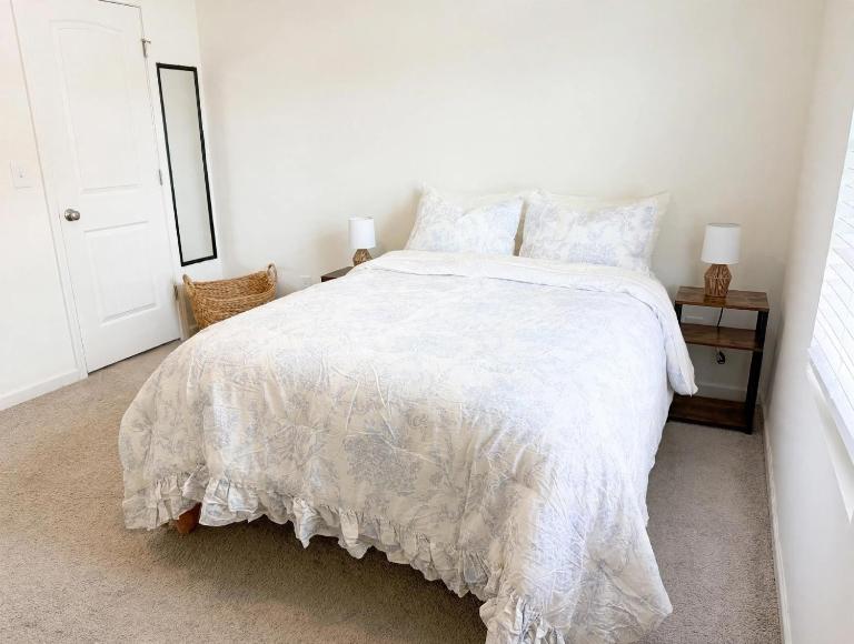Spacious room with Shared bathroom - Ferienwohnung Raleigh