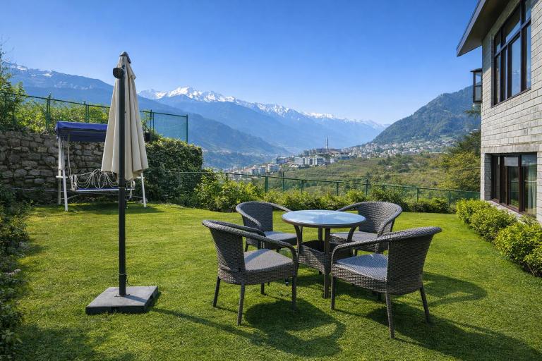 The Himalayan Nomad Manali - 2 bedrooms mountain view independent villas with personal lawn - B&B Manali