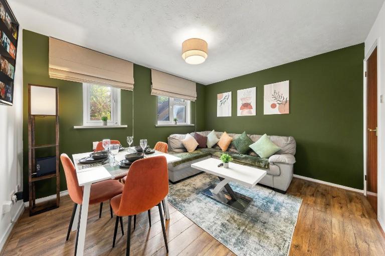 The Osprey Loft 2 Bed, 2 Bath & Parking - B&B London