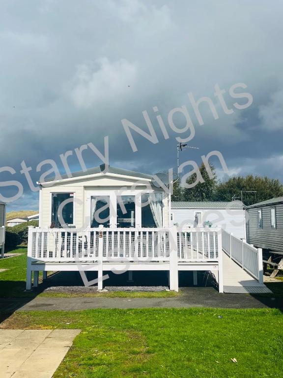 Deluxe 3 bedroomed caravan on Presthaven with Ramped decking - Bed and Breakfast Prestatyn