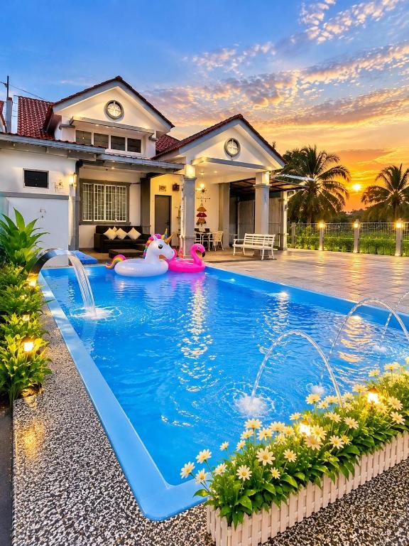 The Cozy Home Private Pool Villa 5BR 20pax - Bed and Breakfast Kampung Jelutong